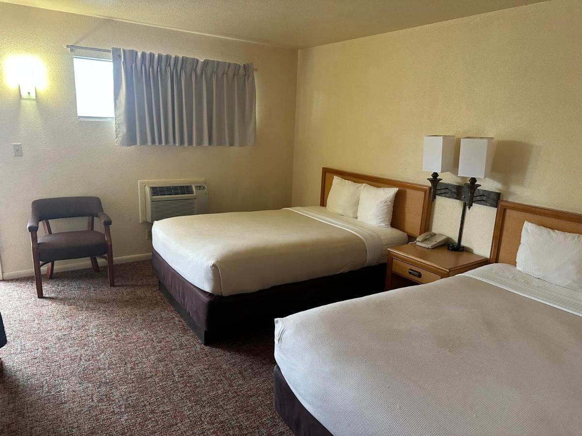 Big Bend Traveler'S Inn Great Bend Dış mekan fotoğraf