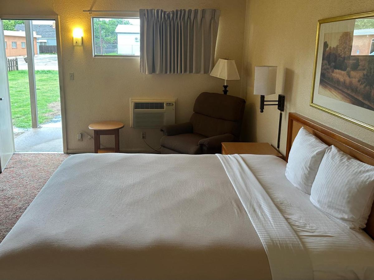 Big Bend Traveler'S Inn Great Bend Dış mekan fotoğraf
